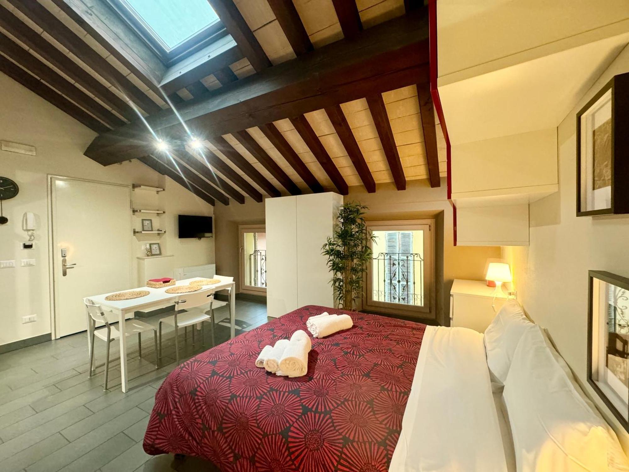 Niki O. Apartments Parma Szoba fotó
