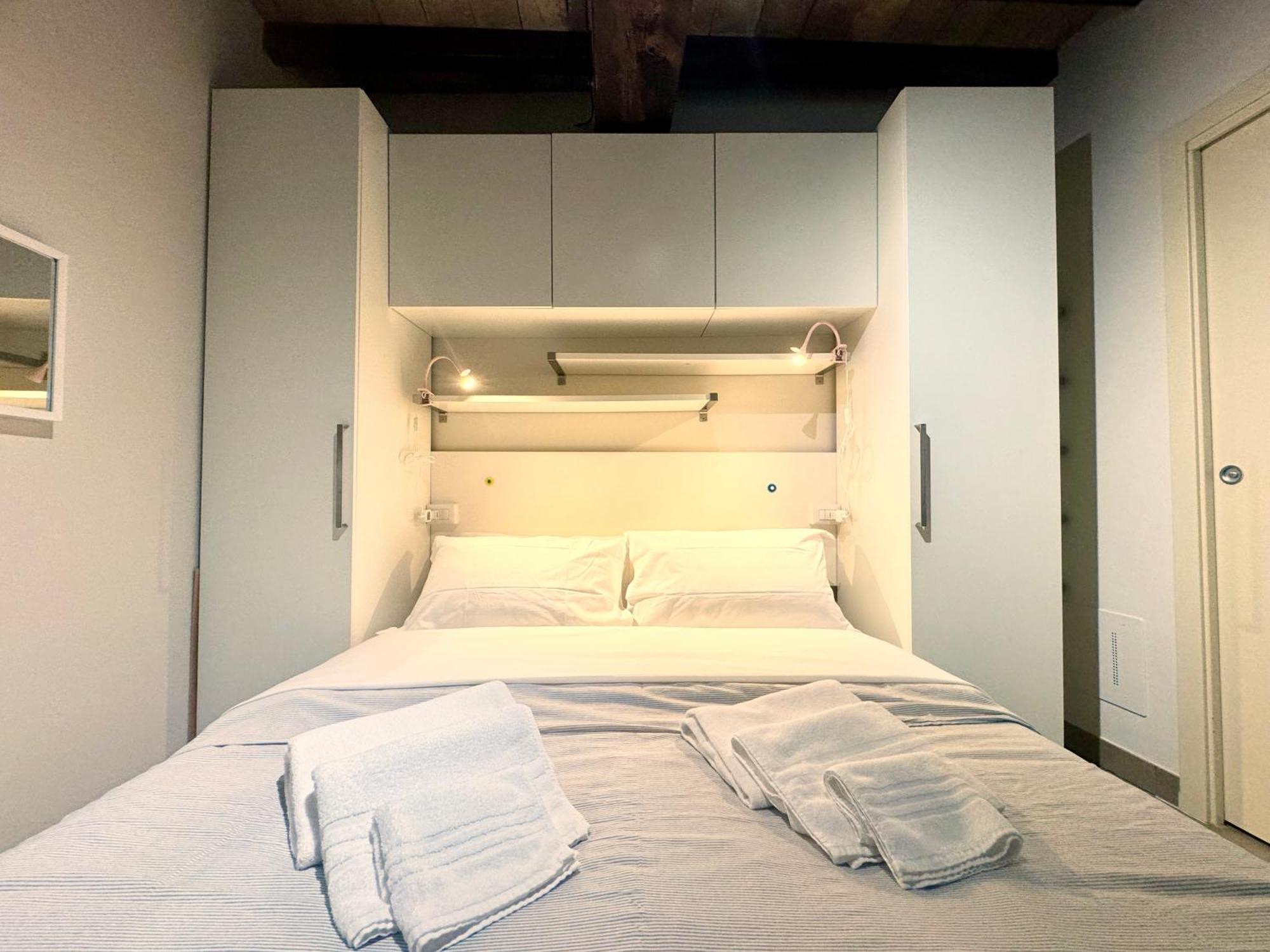 Niki O. Apartments Parma Szoba fotó