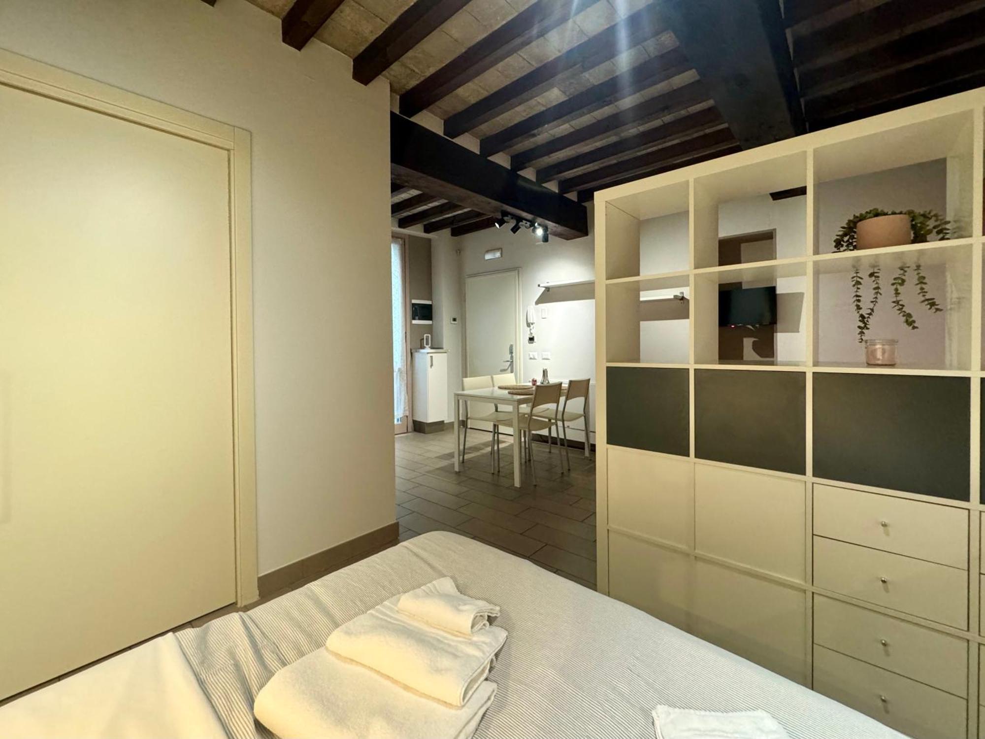 Niki O. Apartments Parma Szoba fotó